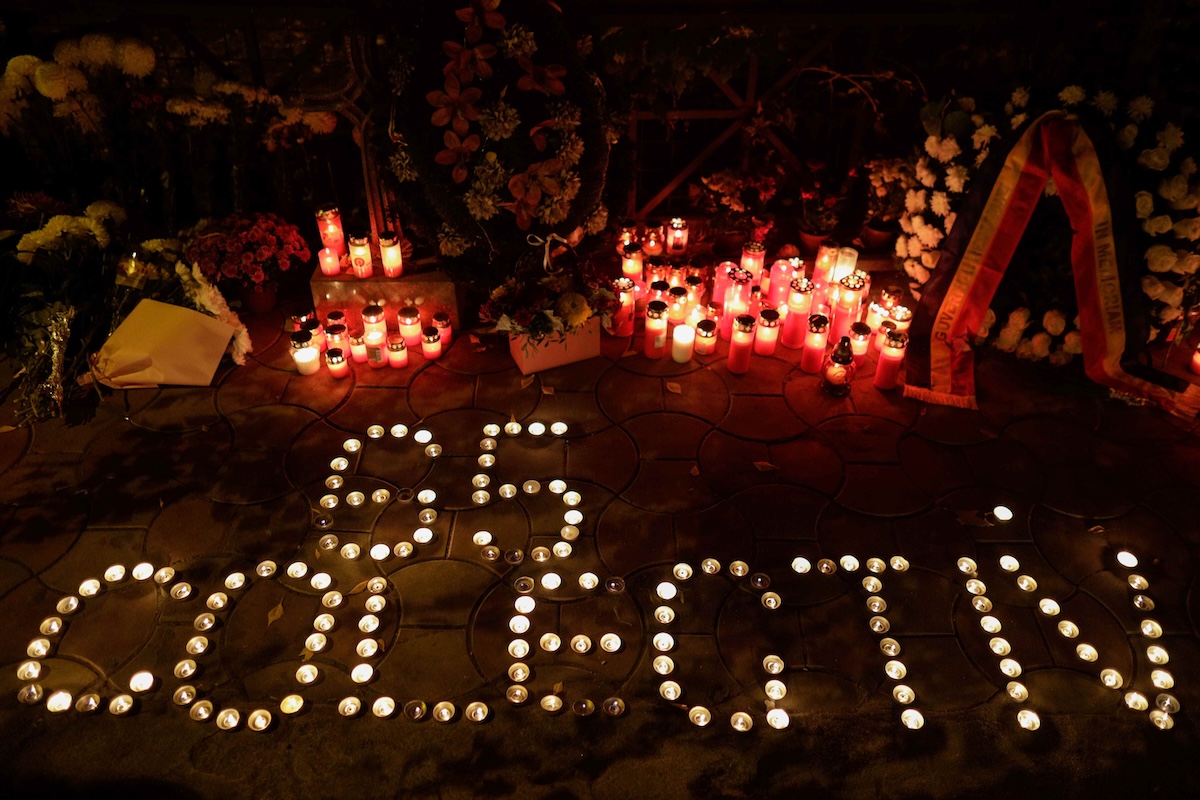 Participanții la comemorarea a 10 ani de la tragedia de la Colectiv, amendați de jandarmi| Foto: Inquam Photos/ Octav Ganea