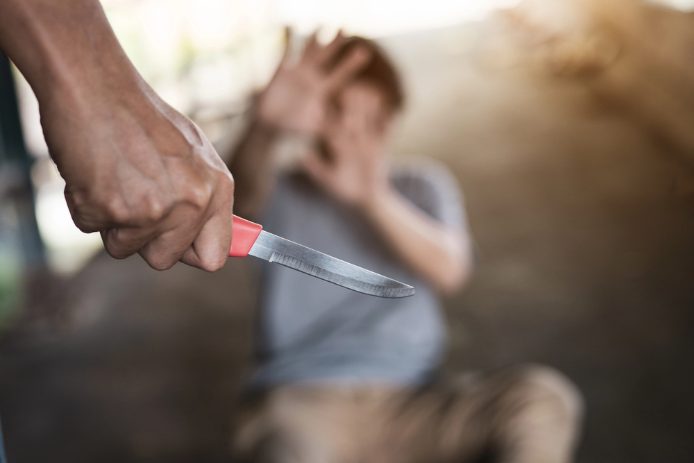 Minor de 14 ani, tâlhărit cu un cuțit pe stradă în Cluj-Napoca | Foto: depositphotos.com / Fotografie ilustrativă