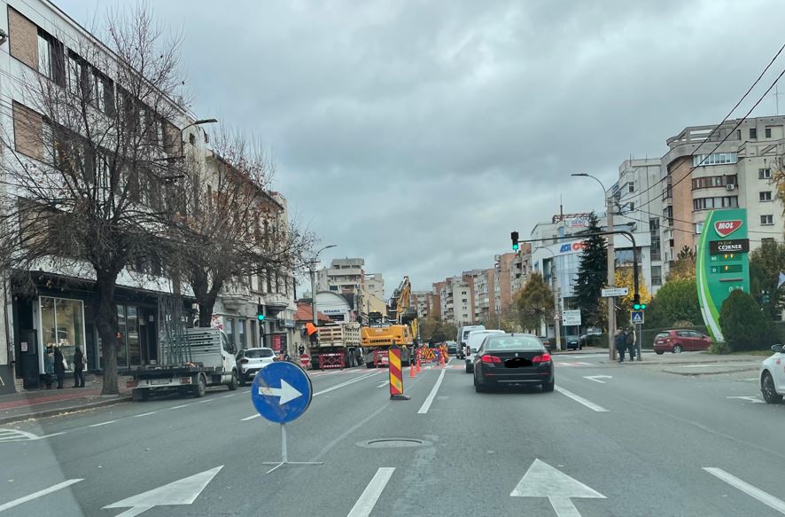 Circulație dificilă pe Calea Dorobanților din cauza lucrărilor din intersecția cu strada Petofi Sandor. Șoferii, sfătuiți să ocolească zona.|Foto: monitorulcj.ro