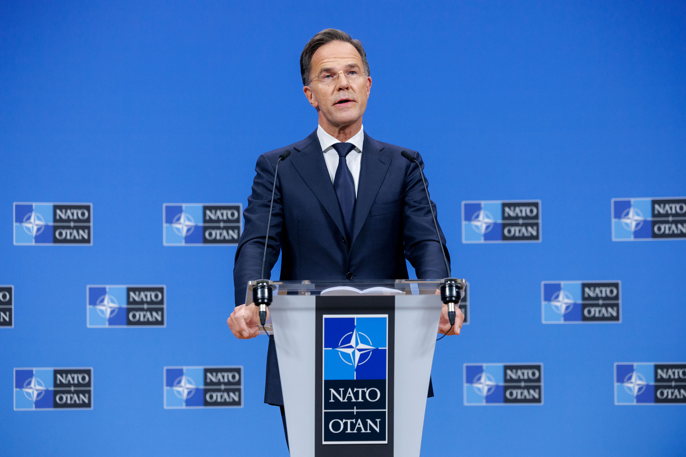 Conferință de presă susținută de secretarul general al NATO, Mark Rutte în urma întâlnirii cu miniștrii apărării din cadrul Alianței, Bruxelles, 15 octombrie 2025|Foto: nato.int