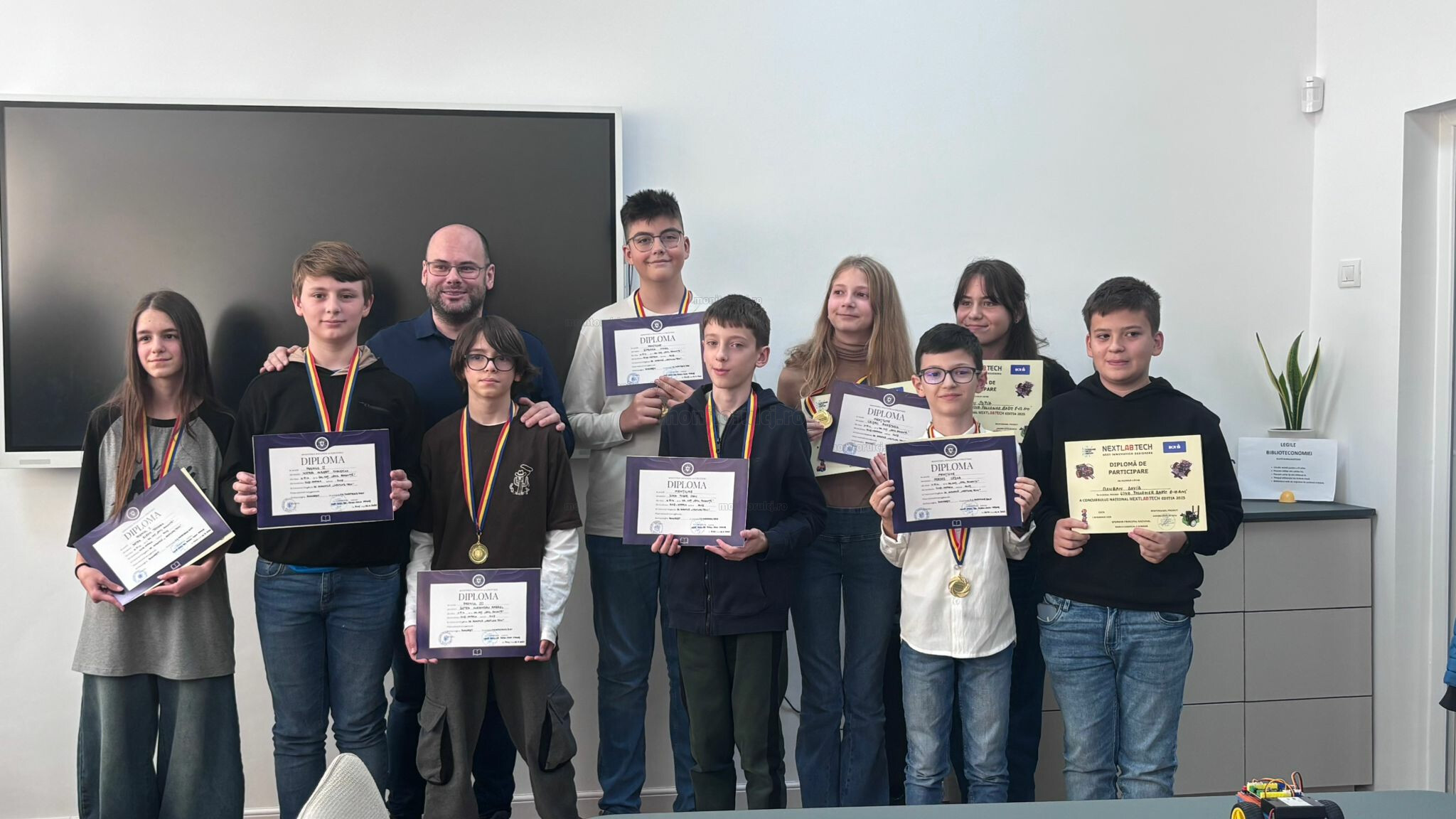 Elevii de la Colegiu Național „Emil Racoviță” Cluj, premiați pentru rezultate excepționale la concursul de robotică NextLabTech | Foto: Mădălina Ivan, monitorulcj.ro