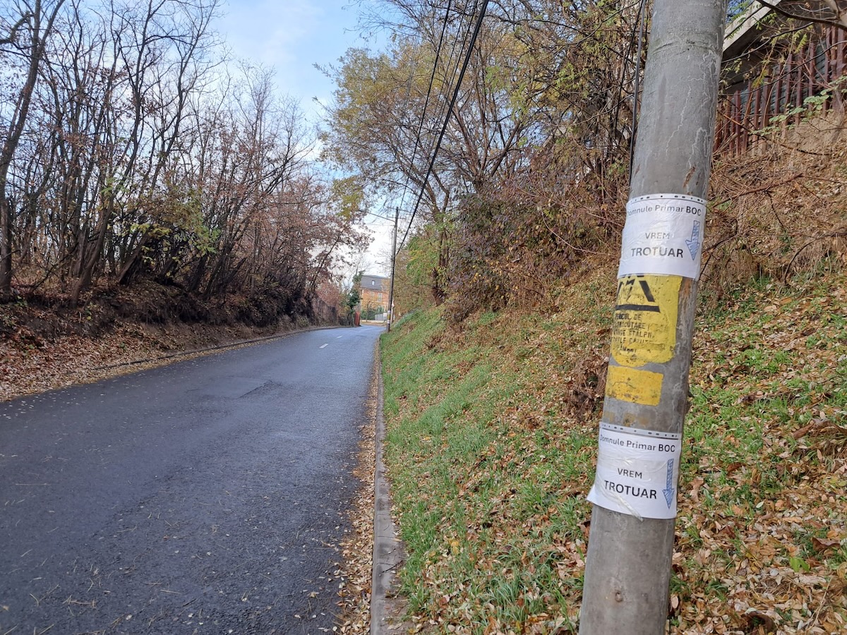 Clujenii îi cer lui Emil Boc trotuar pe strada Donath înspre „centura” Florești | Foto: monitorulcj.ro