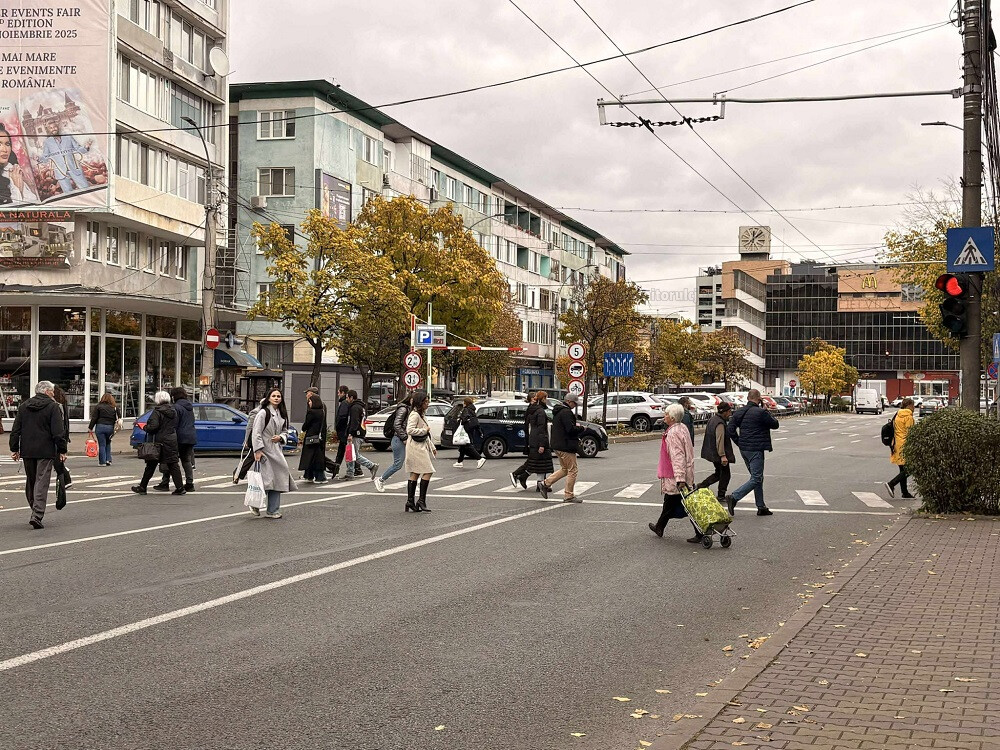 În Piața Mihai Viteazu femeile se tem pentru siguranța lor, Sora și McDonald’s fiind considerate sunt puncte periculoase|Foto: Alexandru Turdean – monitorulcj.ro