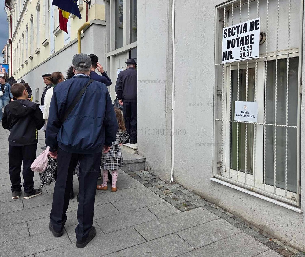 Coadă la o secție de votare din Cluj-Napoca la alegerile parlamentare|Foto: monitorulcj.ro