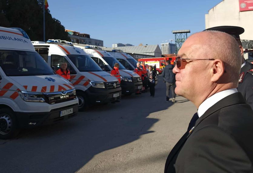 Nouă ambulanțe cu dotări moderne, la Cluj. Emil Boc: „Salvează vieți și ne oferă șansa la o viață mai lungă”|Foto: monitorulcj.ro