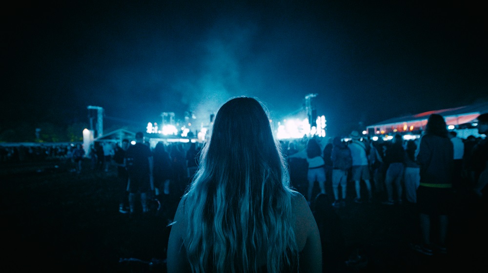 Electric Castle lansează un emoționant documentar despre doi tineri care trăiesc cu anhedonie muzicală, o condiție neurologică rară care îi împiedică să simtă plăcere atunci când ascultă muzică | Foto: Electric Castle