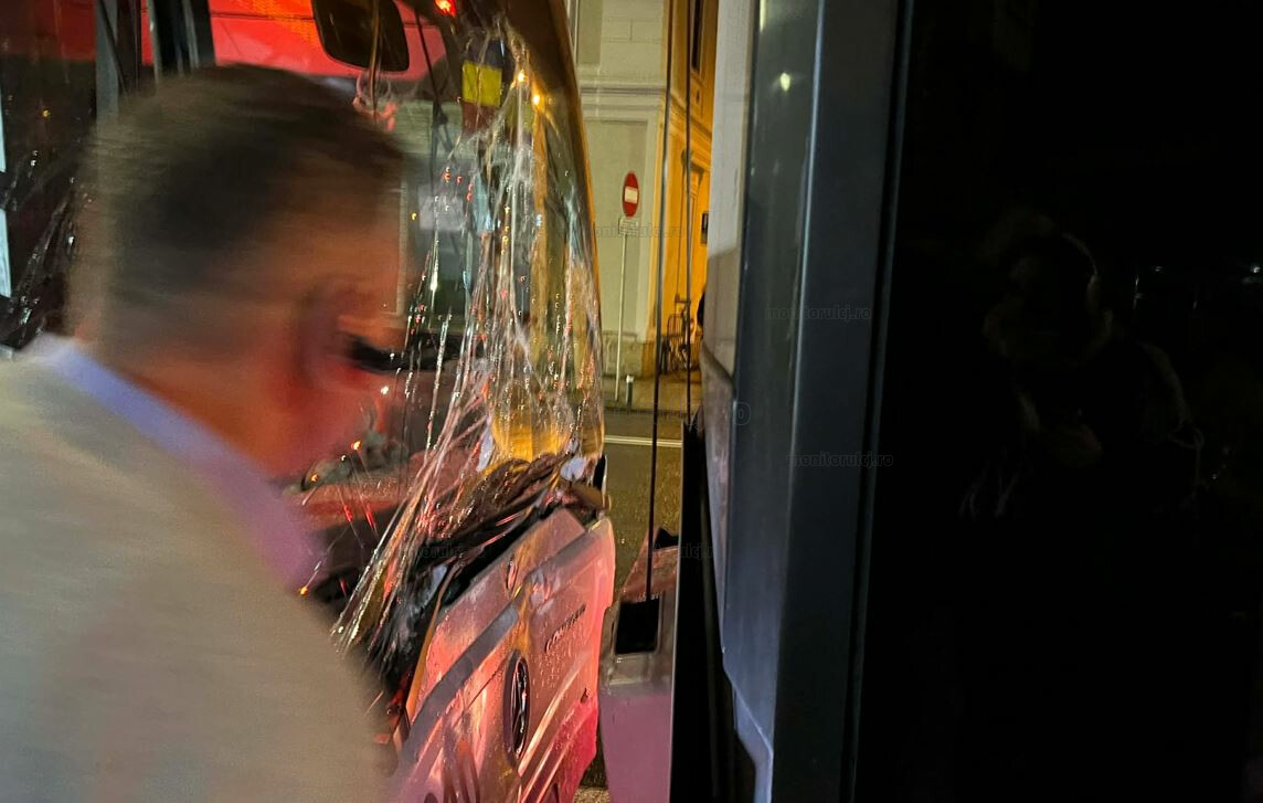 Un autobuz și un troleibuz, implicate într-un accident rutier pe strada Memorandumului|Foto: monitorulcj.ro