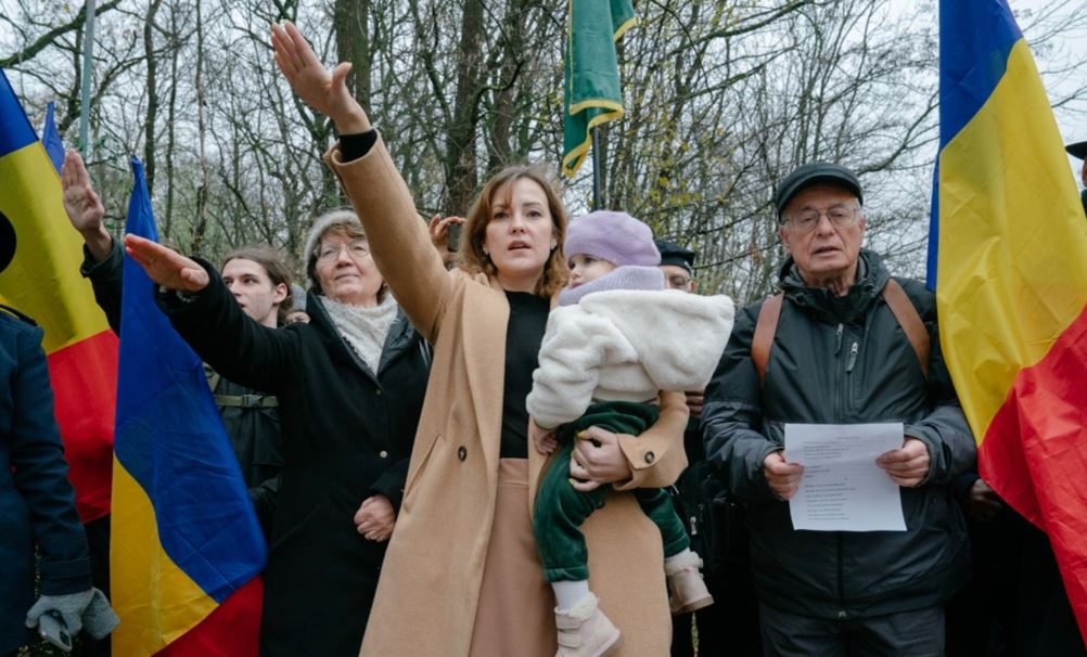 Salut nazist la comemorarea liderului legionar Corneliu Zelea Codreanu, noiembrie 2024| Foto: Andrei Pungovschi|Scena9