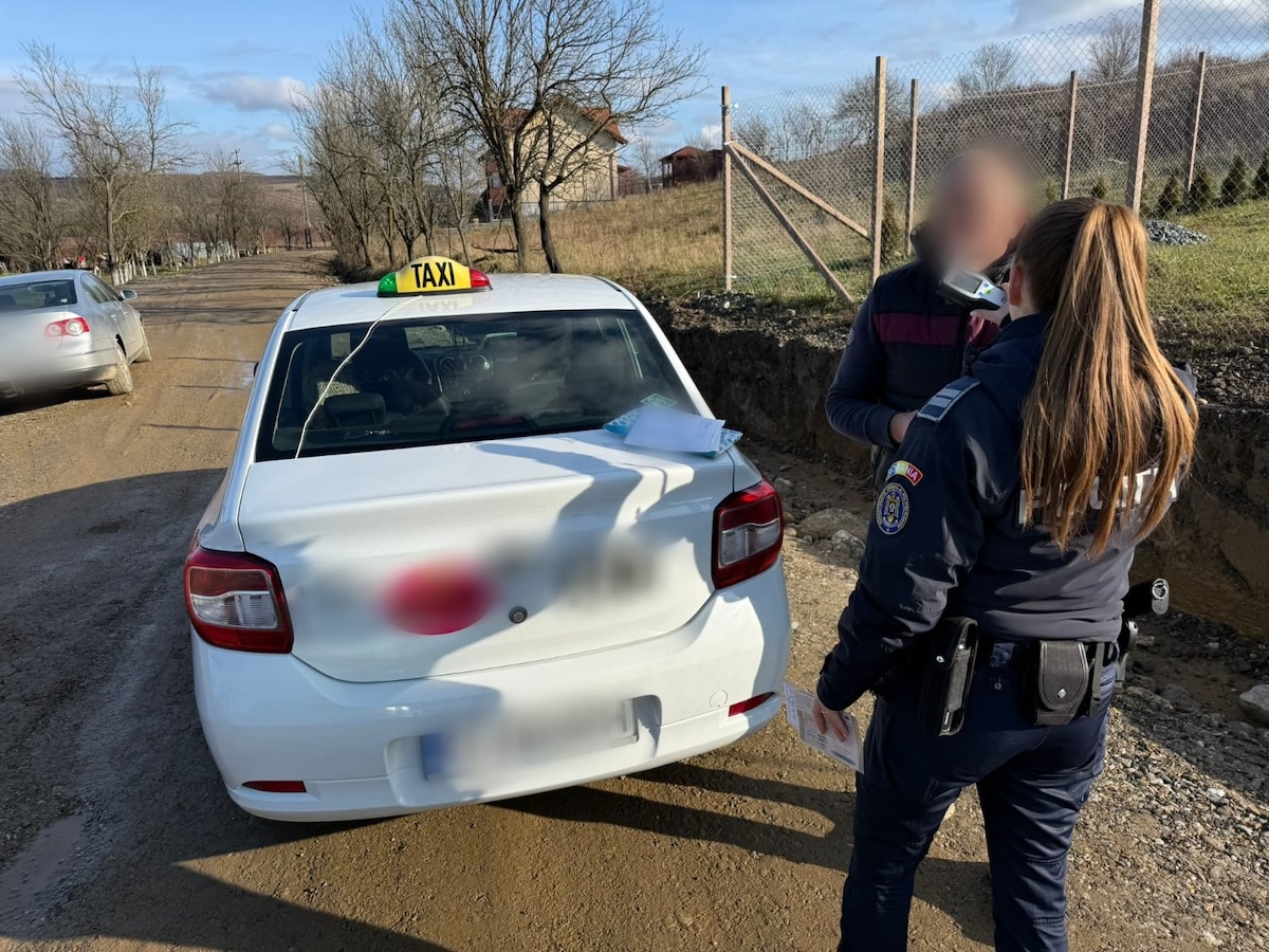 Unii taximetriști din Cluj „uită” de aparatul de taxat când pornesc în cursă cu clienții | Foto: IPJ Cluj