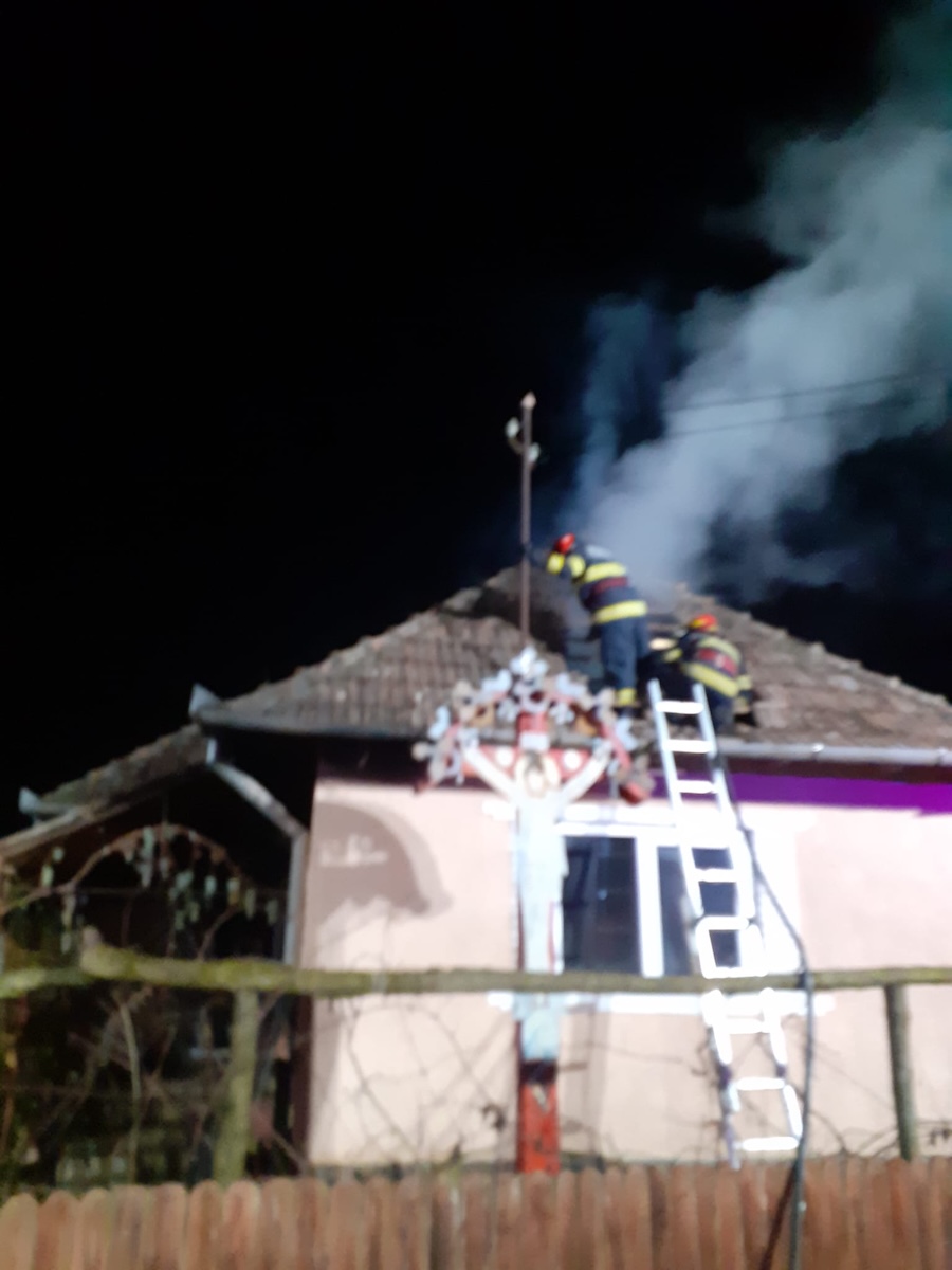 Incendiul a făcut două victime, una a decedat, iar alta a ajuns cu arsuri în stare gravă la spital | Foto: ISU Cluj