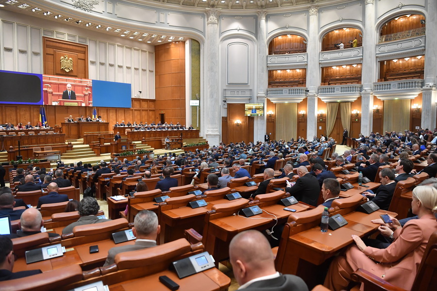 Moțiunea de cenzură împotriva Guvernului Bolojan, votată luni în Parlament|Foto: ALEX MICSIK / AGERPRES FOTO