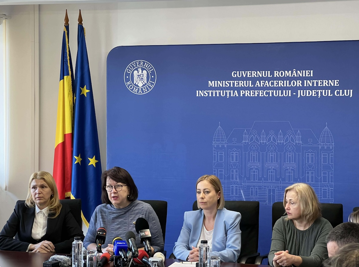 De la stânga la dreapta: Director medical al Spitalului Clinic de Boli Infecțioase Cluj-Napoca, dr. Violeta Briciu; Șef secție la Spitalul Clinic de Boli Infecțioase (SCBI) Cluj-Napoca, dr Mihaela Lupșe; Prefectul județului Cluj, Maria Forna; Directorul Direcției de Sănătate Publică (DSP) Cluj, Corina Criste | Foto: Sergiu Tămaș, monitorulcj.ro