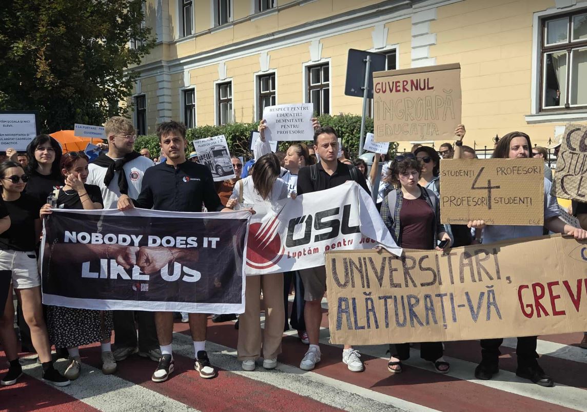 În imagine: protestul studenților din Cluj, la început de an universitar, din cauza tăierii fondului de burse|Foto: monitorulcj.ro