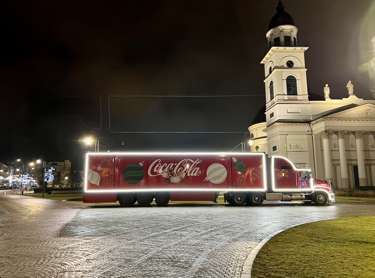 Camionul Coca-Cola, recent trecut pe la Satu Mare, ajunge și la Târgul de Crăciun din Florești - Winter Dream | Foto: Sergiu Tămaș, monitorulcj.ro / Fotografie ilustrativă
