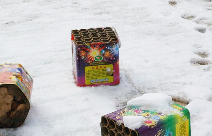 Caz neașteptat la Cluj. O femeie de 65 de ani ar fi vrut să vândă petarde, în mod ilegal, unui polițist sub acoperire  | Foto: Pixabay.com