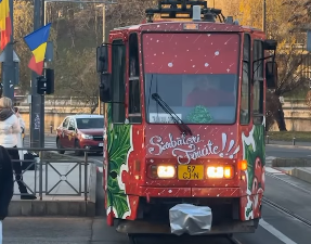Tramvaiul lui Moș Crăciun a pornit la drum în Cluj-Napoca | Foto: captură de ecran Emil Boc-Facebook