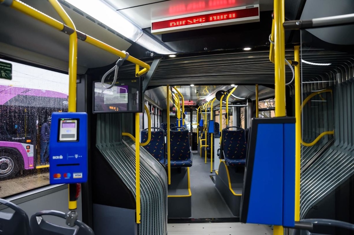 Bărbatul care ar fi agresat un copil de 12 ani într-un autobuz din Cluj nu a respectat măsura arestului la domiciliu | Foto: Facebook, Primăria Cluj-Napoca / Fotografie ilustrativă