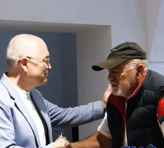 6 familii cu venituri mici din Cluj-Napoca vor petrece Revelionul într-o casă nouă | Foto: captură de ecran, Emil Boc- Facebook