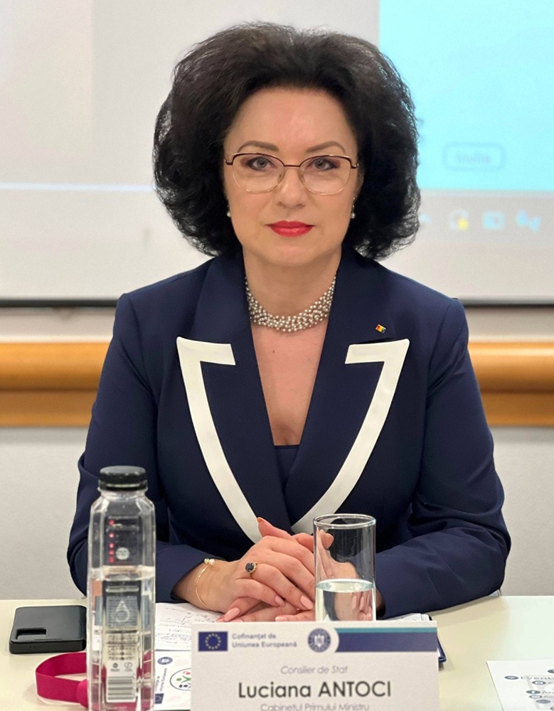 Luciana Antoci este membru PNL Iași, este actual consilier de stat pe educație al premierului Ilie Bolojan, a fost prefect de Iași, precum și șefă a Inspectoratului Școlar Județean (ISJ) Iași | Foto: Antoci Luciana - Facebook