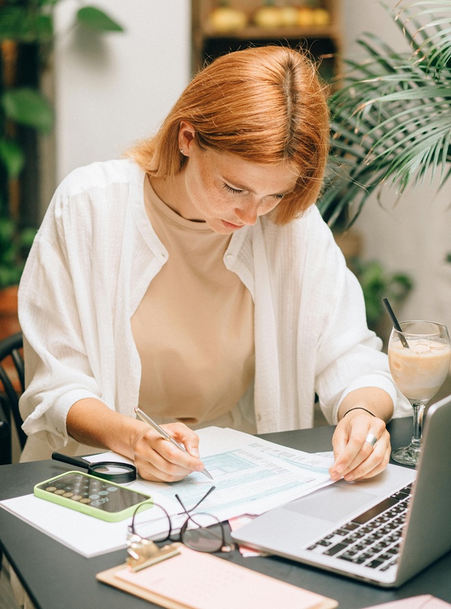 Salariile românilor, devorate de taxe: muncim mai mult pentru stat decât pentru noi| Foto: Pexels