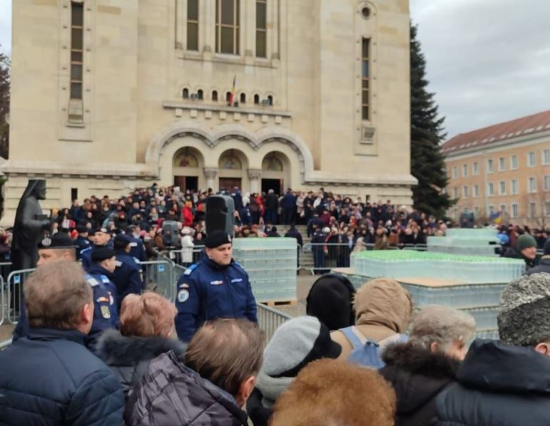 Mii de clujeni au participat la slujba de Bobotează de la Catedrala Mitropolitană din Cluj-Napoca|Foto: monitorulcj.ro
