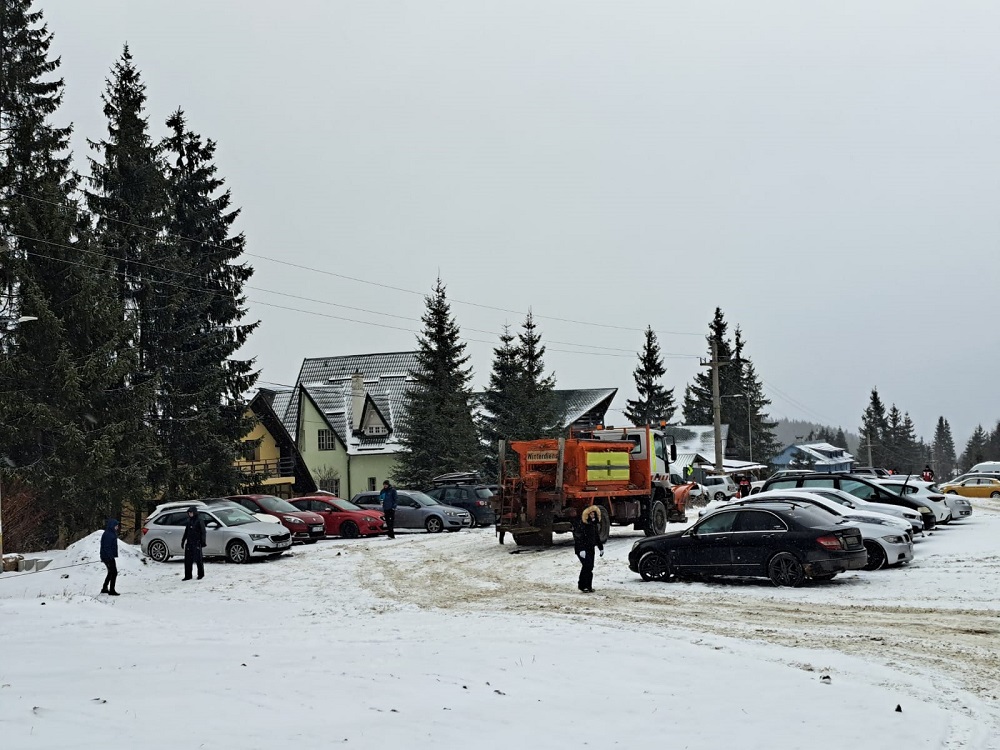 Elevii din Băișoara și stațiunea Muntele Băișorii nu au putut ajunge la școală din cauza nămeților | Foto: monitorulcj.ro