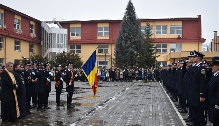 O nouă generație de agenți de poliție a încheiat pregătirea la Şcoala de Poliție din Cluj. Trei șefi de promoție au obținut medii peste 9,5.|Foto: Şcoala de Agenţi de Poliţie „Septimiu Mureşan” Cluj-Napoca