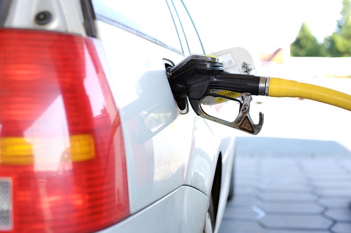 Benzina și motorina s-au scumpit pentru a 8-a oară, astfel că românii plătesc cel mai scump carburant din regiune. Cât a ajuns să coste un plin?|Foto: pixabay.com