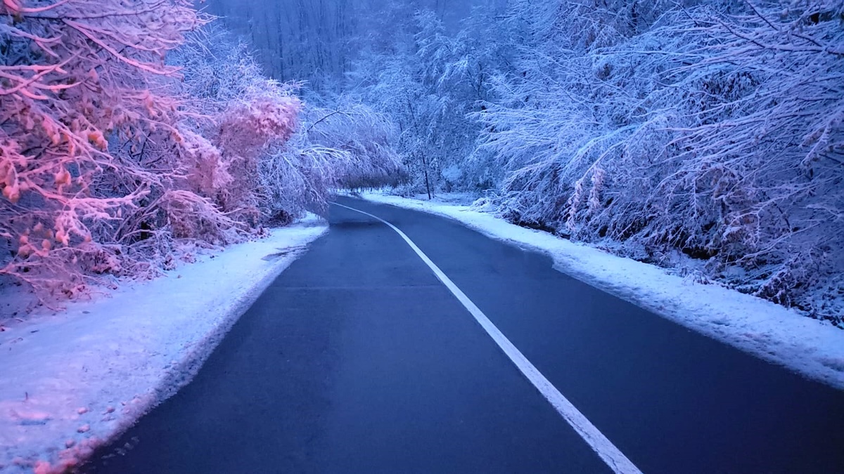 Consiliul Județea a intervenit cu 300 de tone de material antderapant pe drumurile din Cluj pentru combatera fenomenului de polei | Foto: arhivă Consiliul Județean Cluj