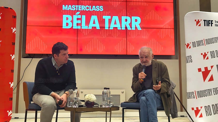 Legendarul Béla Tarr (dreapta), unul dintre cei mai importanți și influenți cineaști din lume, a primit Premiul pentru Întreaga Activitate la TIFF | Foto: Roxana CIOBANU – monitorulcj.ro