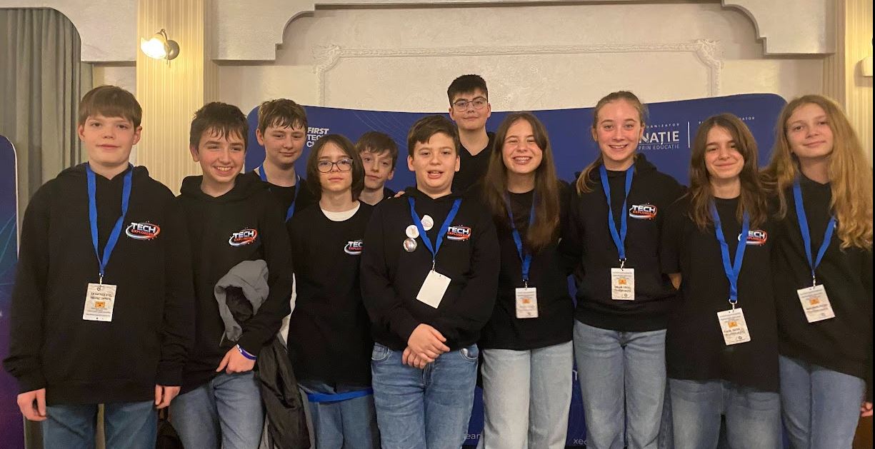 Elevii de gimnaziu de la Colegiul Național „Emil Racoviță” din Cluj-Napoca, calificare spectaculoasă în etapa națională a competiției internaționale de robotică FIRST LEGO League|Foto: TechExplorers