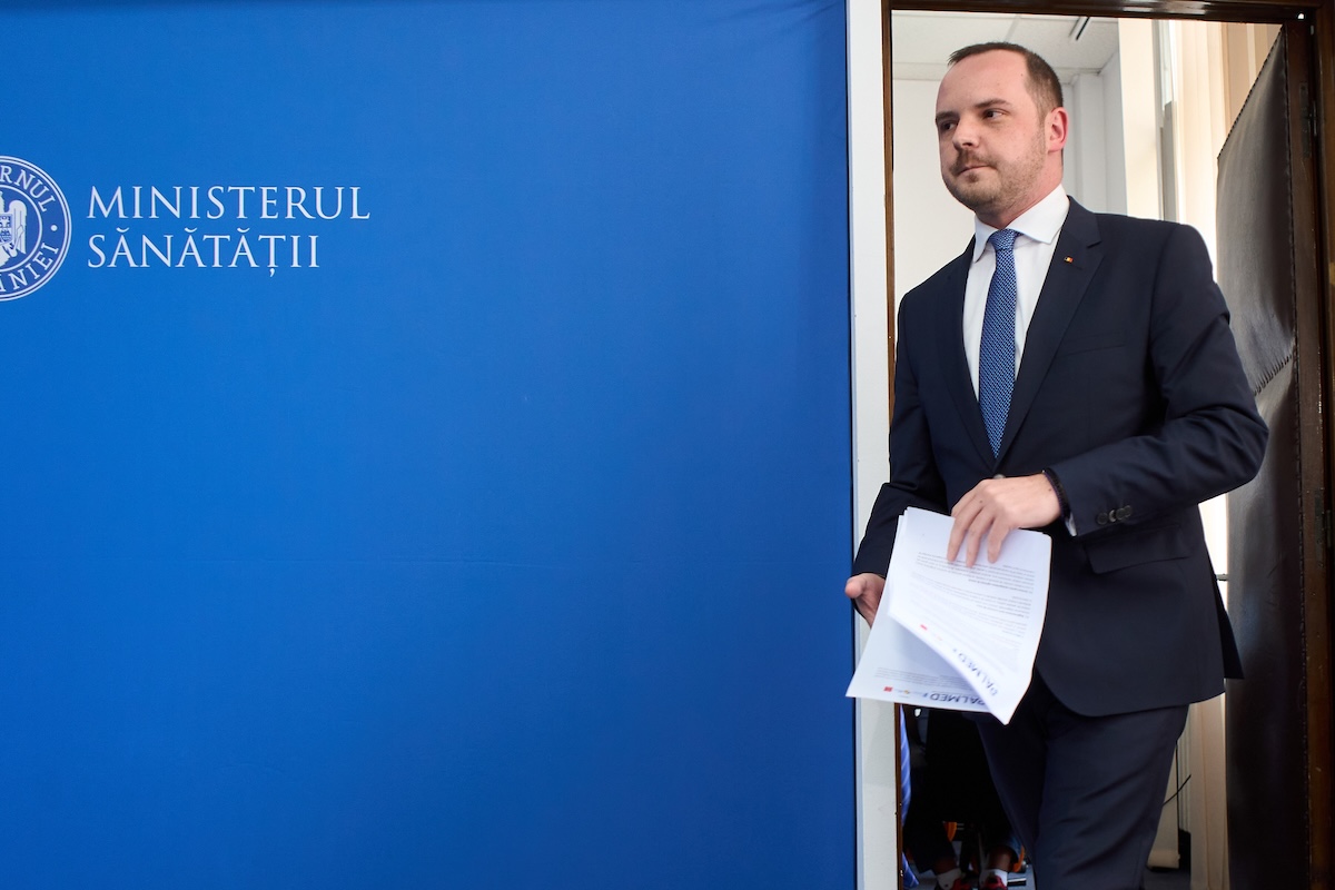 Ministrul Sănătății, Alexandru Rogobete a dat asigurări că veniturile angajaților din spitale nu vor scădea | Foto: DepositPhotos.com