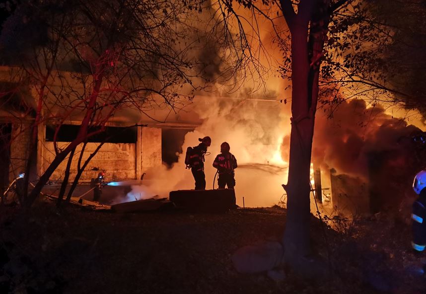 Un incendiu a izbucnit sâmbătă seară în Dej | Foto: ISU Cluj / Fotografie ilustrativă