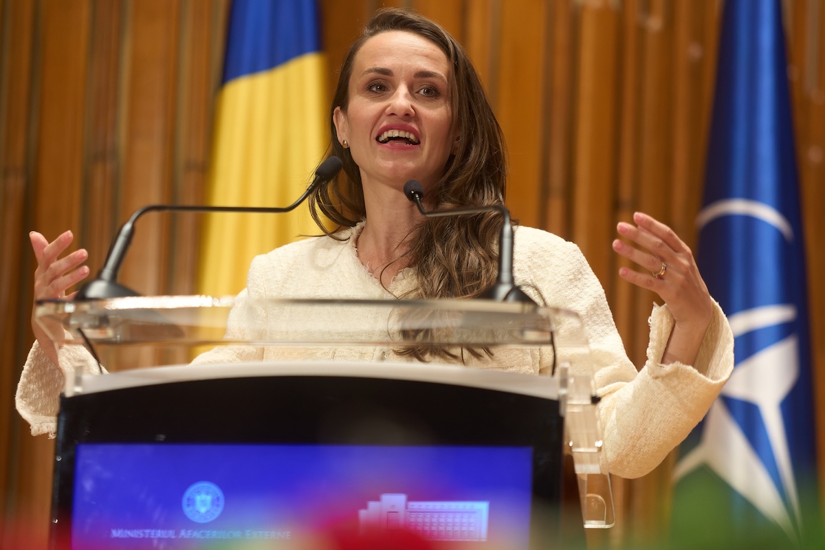 Ministrul de Externe, Oana Țoiu rămâne în Guvernul României a |Foto: DepositPhotos.com