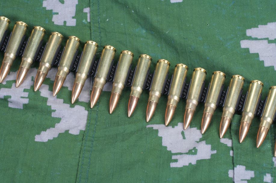 Ex-șef al IPJ Gorj, acum pensionar special, Viorel Salvador Caragea a fost pus de ministrul USR al Economiei la conducerea uzinei de armament Sadu| Foto: DepositPhotos.com