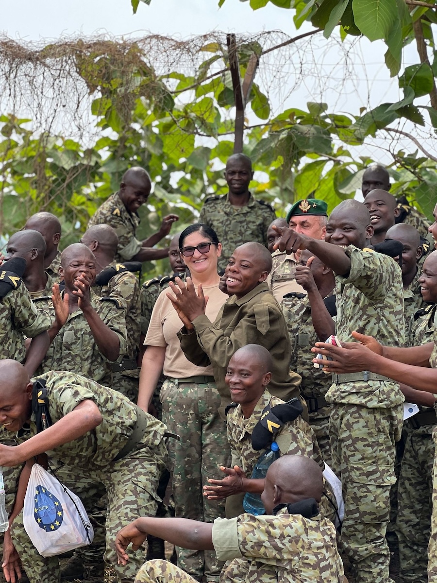 Clujeancă Monica Lămășanu poartă un loc special în inima africanilor | Foto: Facebook, Armata României