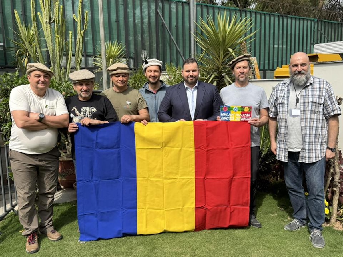 Un clujean și alți patru români, salvați din infern | Foto: Facebook, Dan Stoenescu