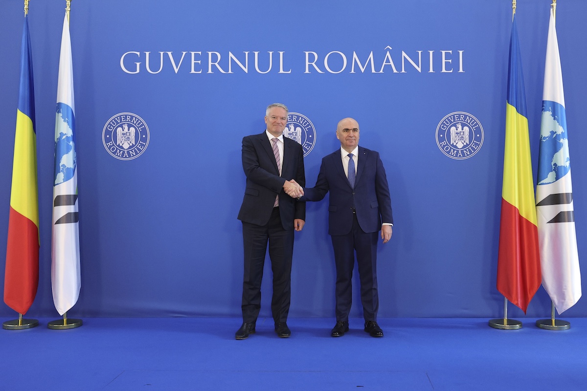 Secretarul general al Organizației pentru Cooperare și Dezvoltare Economică, Mathias Cormann (stânga), la București, luni, 16 martie 2026, alături de premierul României, Ilie Bolojan (dreapta) | Foto: Inquam Photos / Octav Ganea