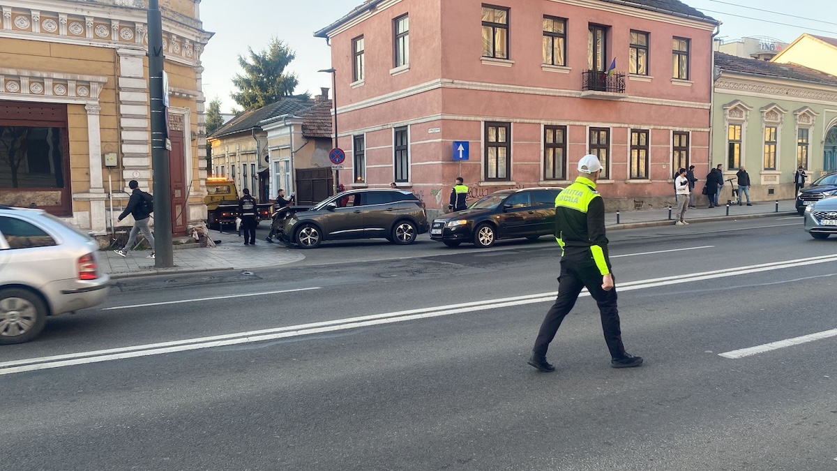 A murit femeia lovită cu mașina pe trotuar în Cluj, luni, 16 martie 2026 | Foto: ISU Cluj / WhatsApp