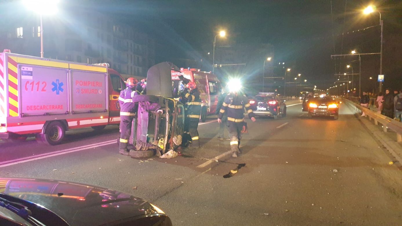O mașină s-a răsturnat vineri noaptea în Cluj / Foto: monitorulcj.ro