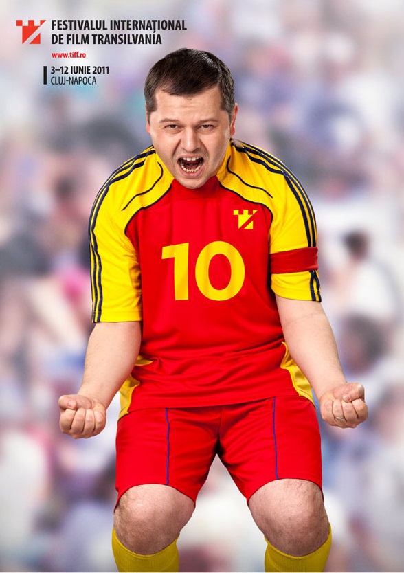 În 2011, îmbrăcat în echipament de fotbal, una dintre marile sale pasiuni, Corneliu Porumboiu a apărut pe afișul celei de-a 10-a ediții TIFF | Foto: TIFF
