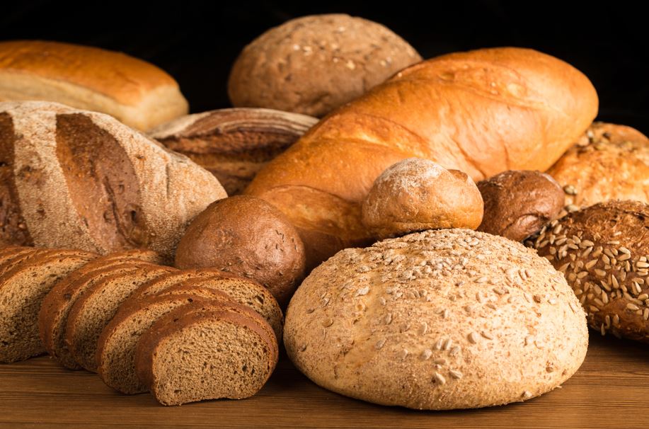 Românii ar putea plăti cu peste 35% mai mult pentru pâine pe fondul scumpirii motorinei | Foto: DepositPhotos.com