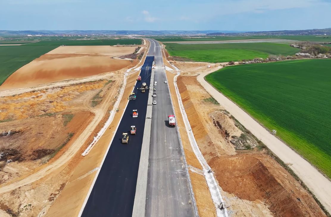 Circulația rutieră pe cei 26 km ai secțiunii Suplacu de Barcău – Chiribiș ar putea fi deschisă la finalul verii. La sfârșitul lui 2026, șoferii vor putea circula complet pe A3 |Foto: Asociația Pro Infrastructura - Facebook