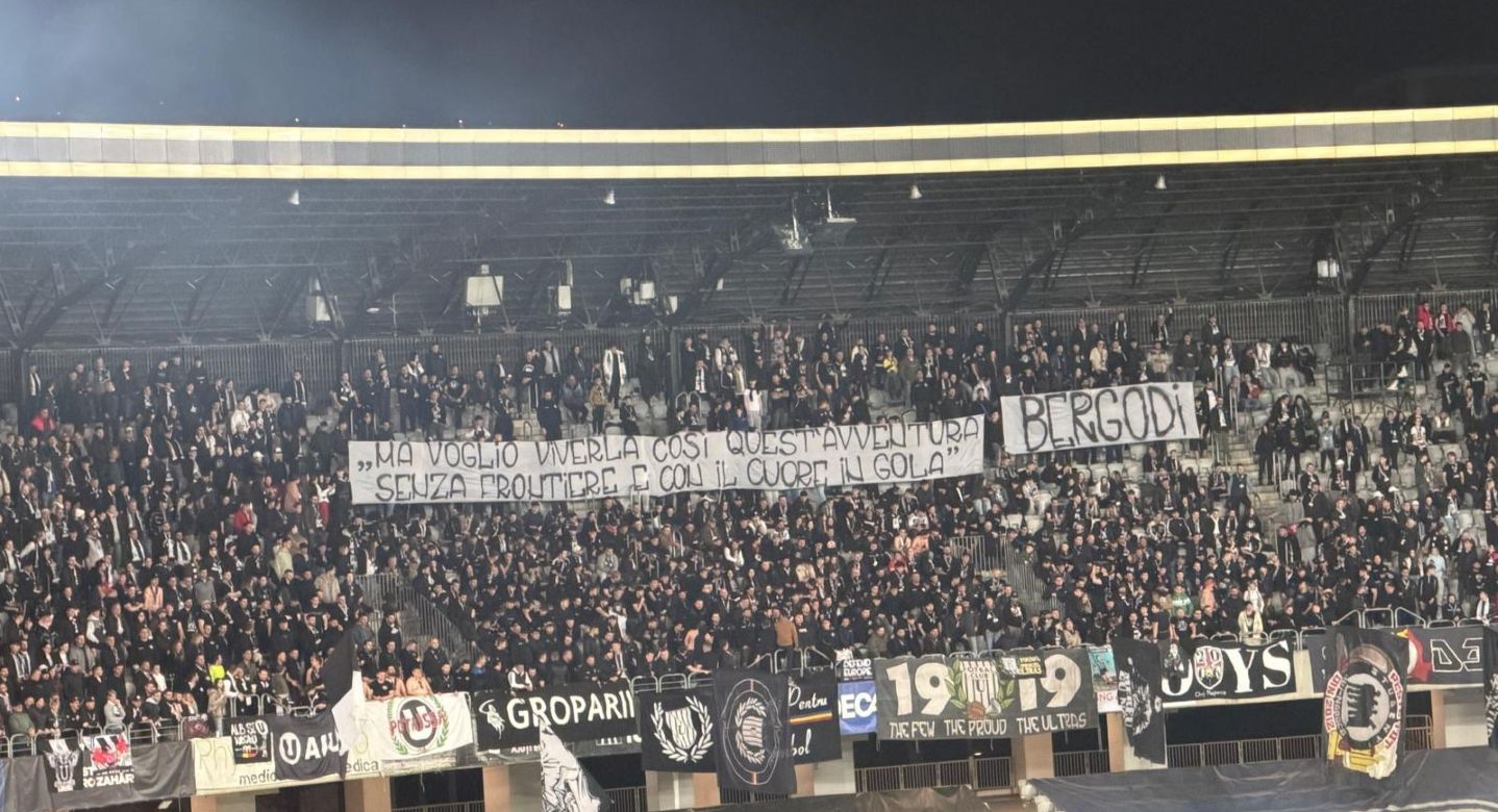 Ultrașii lui „U” Cluj, mesaje emoționante pentru Lucescu, Macalou și Bergodi la meciul contra Universității Craiova / Foto: Sergiu CRĂCIUN, monitorulcj.ro