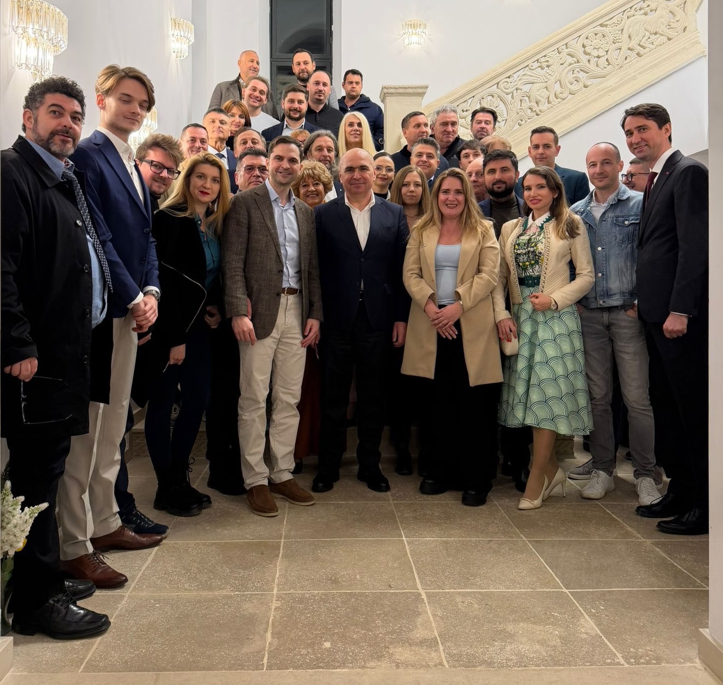 Premierul Ilie Bolojan le-a spus colegilor din PNL că nu își va da demisia din funcția de prim-ministru | Foto: Facebook, Silviu Feroiu