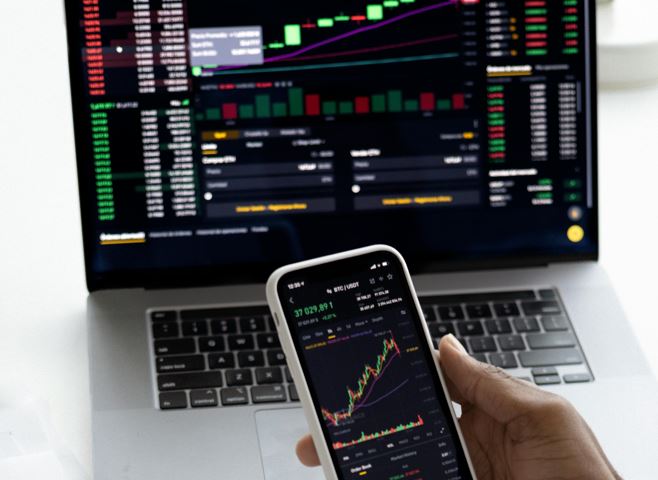 Statul nu pierde controlul asupra companiilor prin listarea acestora la bursă. Semnalul economiștilor: va genera venituri suplimentare la bugetul de stat.|Foto: pexels.com