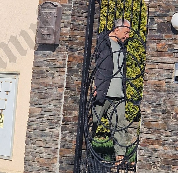 Radu Moldovan, Președintele CJ Bistrița, surprins în timpul perchezițiilor de la locuința sa. | Foto: bistrițeanul.ro