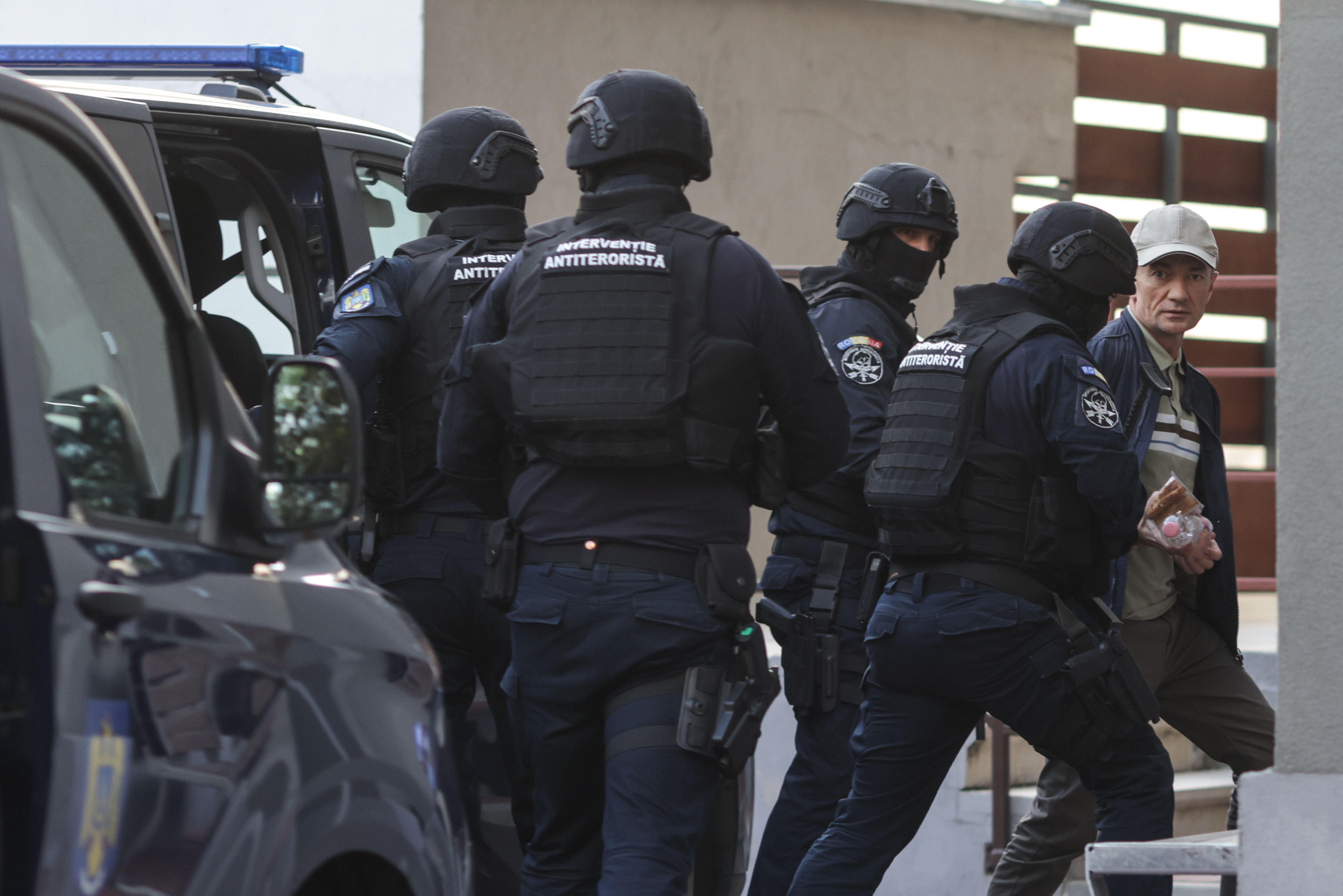 Alexandru Bălan este adus de către jandarmi la sediul central al DIICOT din București, 9 septembrie 2025|Foto: Inquam Photos / George Călin