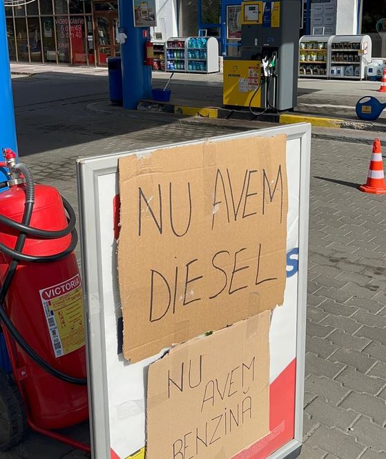 Situație critică în unele benzinării din Cluj: „NU avem motorină. NU avem benzină”. Șoferii și-au făcut rezerve de teama scumpirilor.|Foto: Sergiu Tămaș - monitorulcj.ro