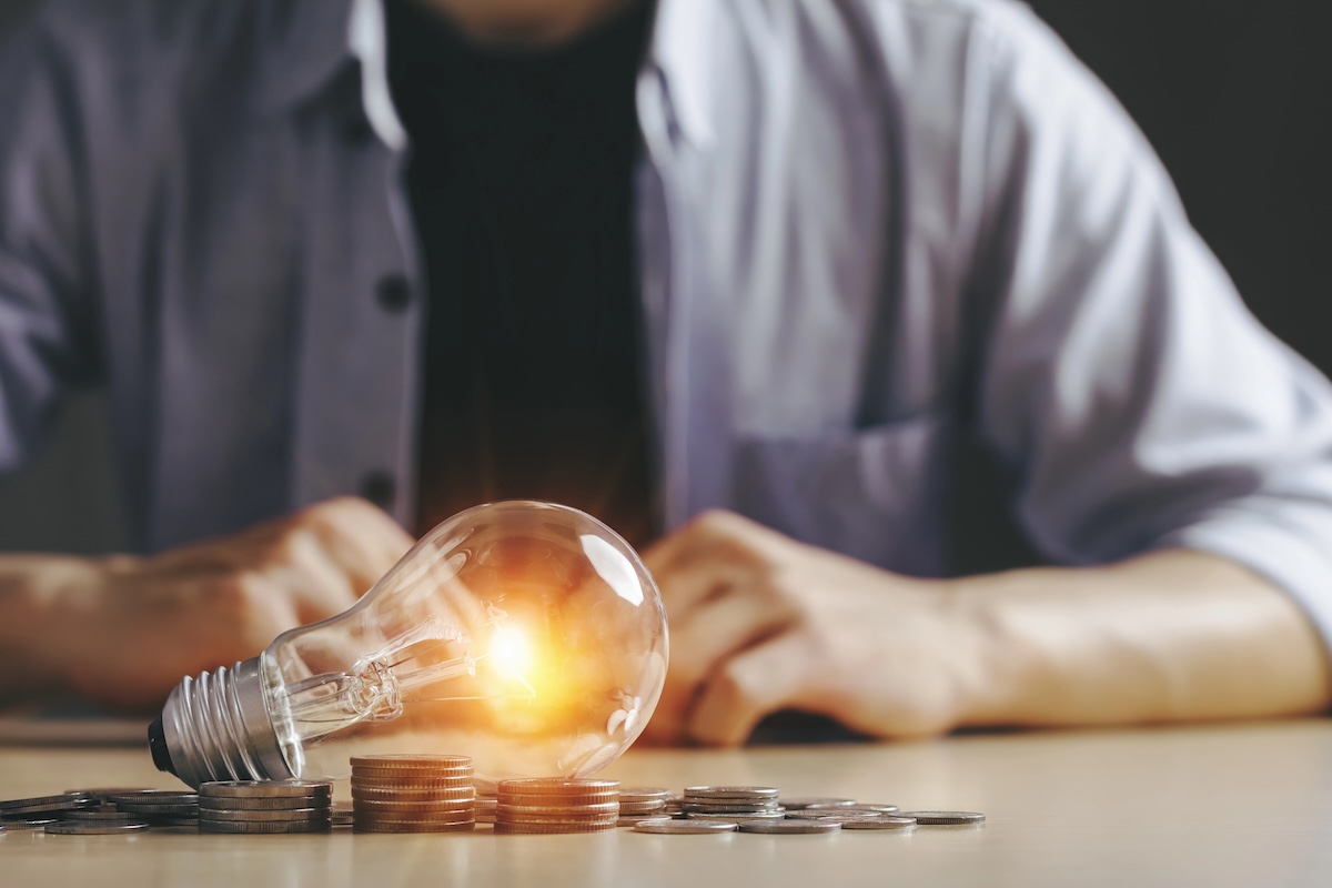 De ce mitul „mai multe regenerabile înseamnă automat energie mai ieftină” este fals? Impactul reformelor asupra prețului final la energie.|Foto: DepositPhotos.com